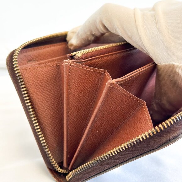 Louis Vuitton Monogram Zippy Wallet - Picture 15 of 16